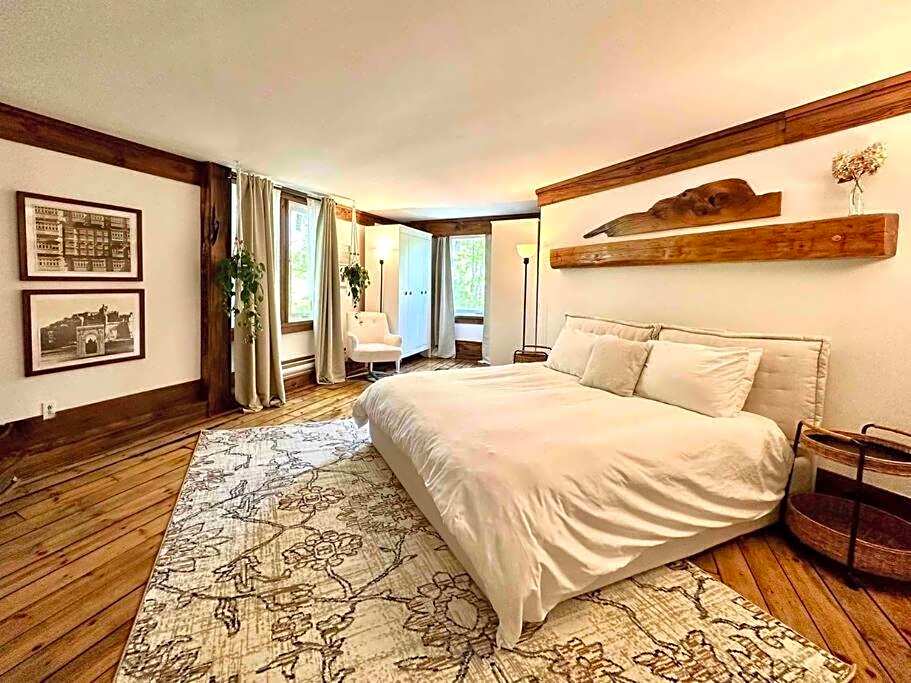 Nature Retreat w/ Sunroom Gazebo