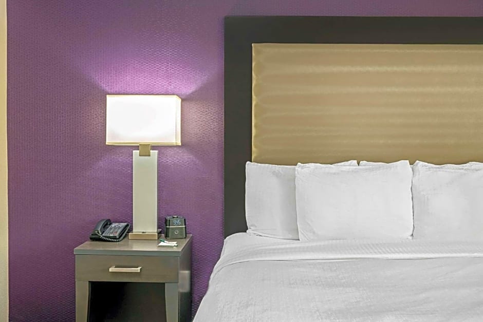 La Quinta Inn & Suites by Wyndham College Station South