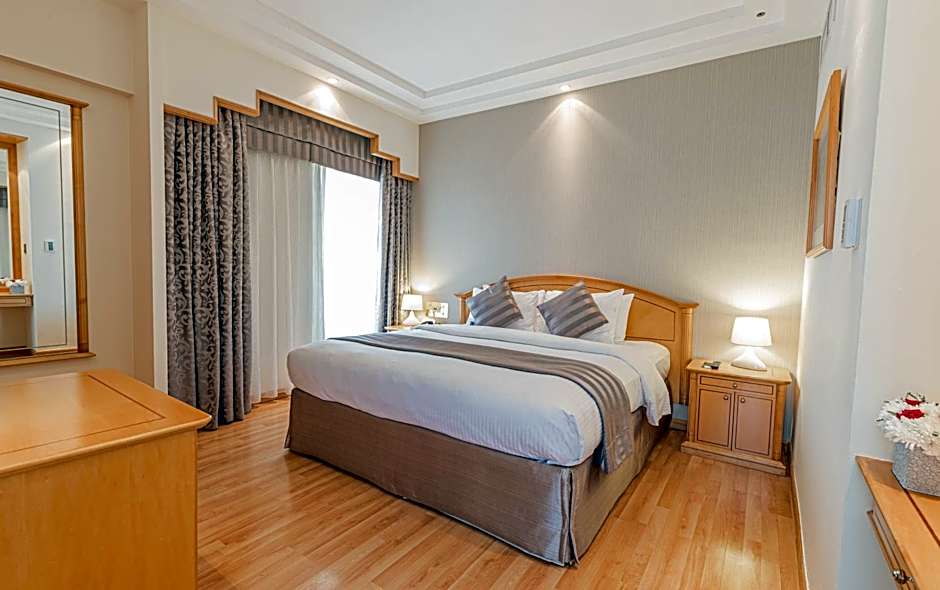 Photo 1 of 5 of Executive Suite