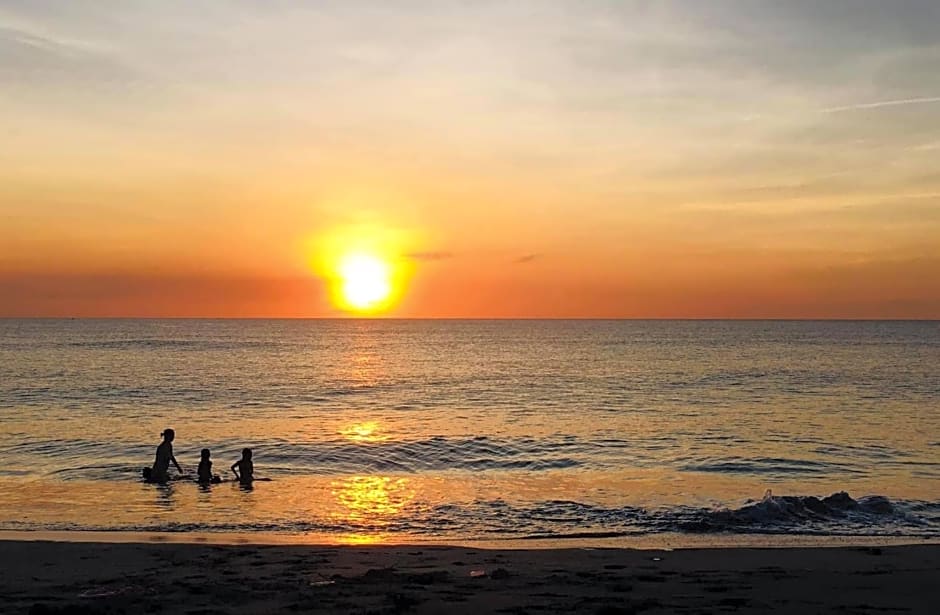 Beach Front Hut - Faith Bay Huts 1