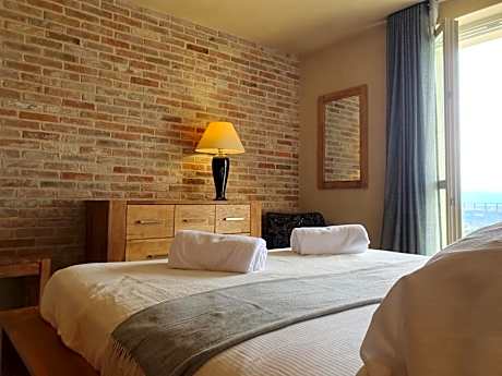 One-Bedroom Deluxe Apartment