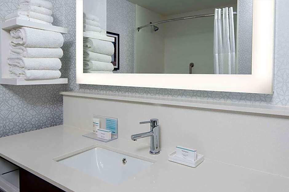 Hampton Inn By Hilton & Suites Gilroy, CA