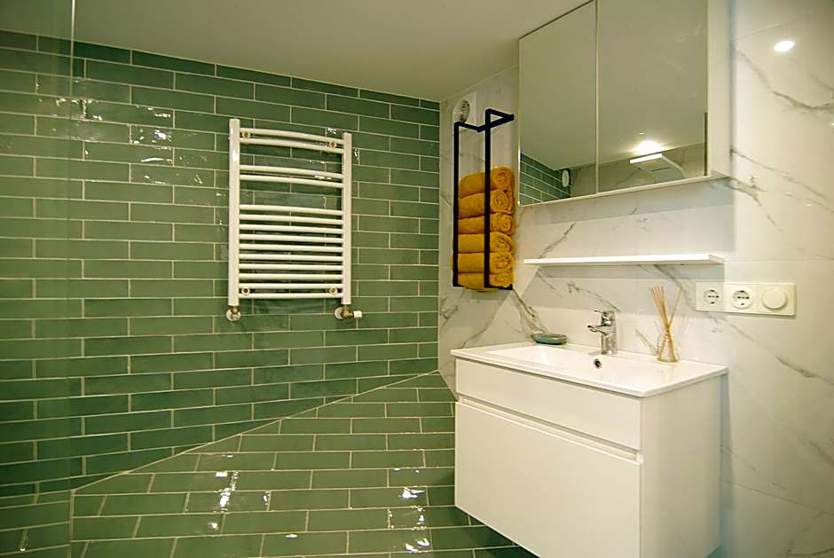 Magnificent houseboat with a stunning view!