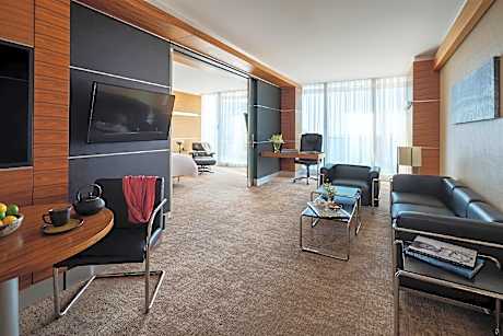 Business Suite Sea