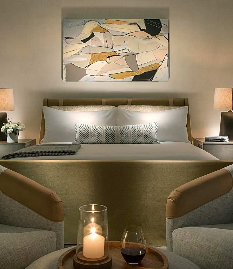 Foto 1 di 4 di Standard 1 King Bed Guestroom