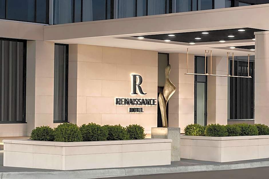 Renaissance Milwaukee West Hotel