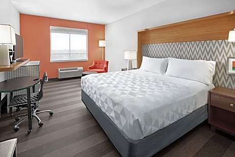 1 King Bed Standard Comm Access