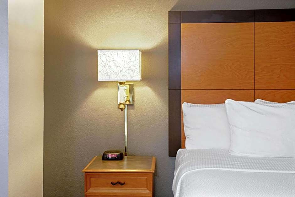 La Quinta Inn & Suites by Wyndham Denver  Golden
