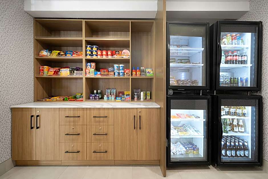 La Quinta Inn & Suites by Wyndham Greenville Woodruff Rd