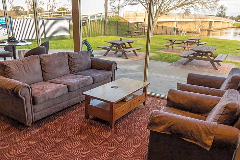 Moruya Waterfront Hotel Motel
