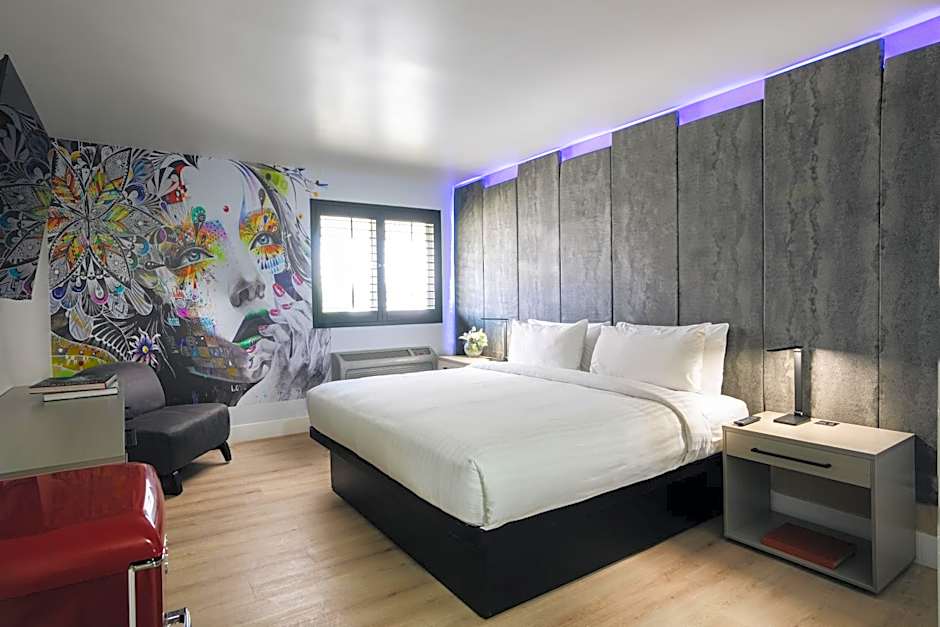 Photo 1 of 4 of Classic 1 King Bed