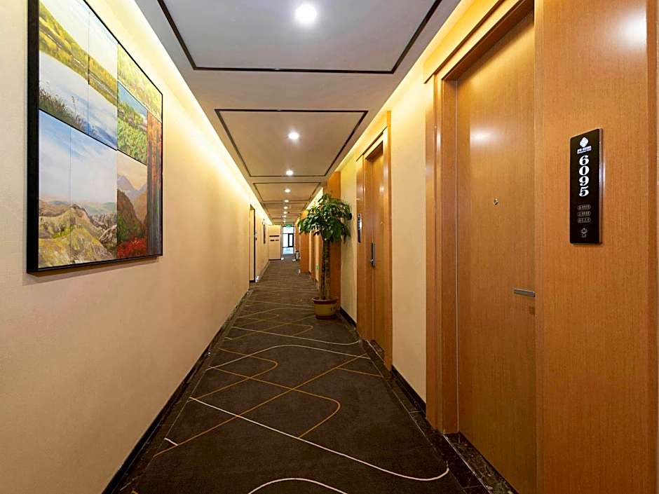 Chonpines Hotels· Tianshui Lantian City Square