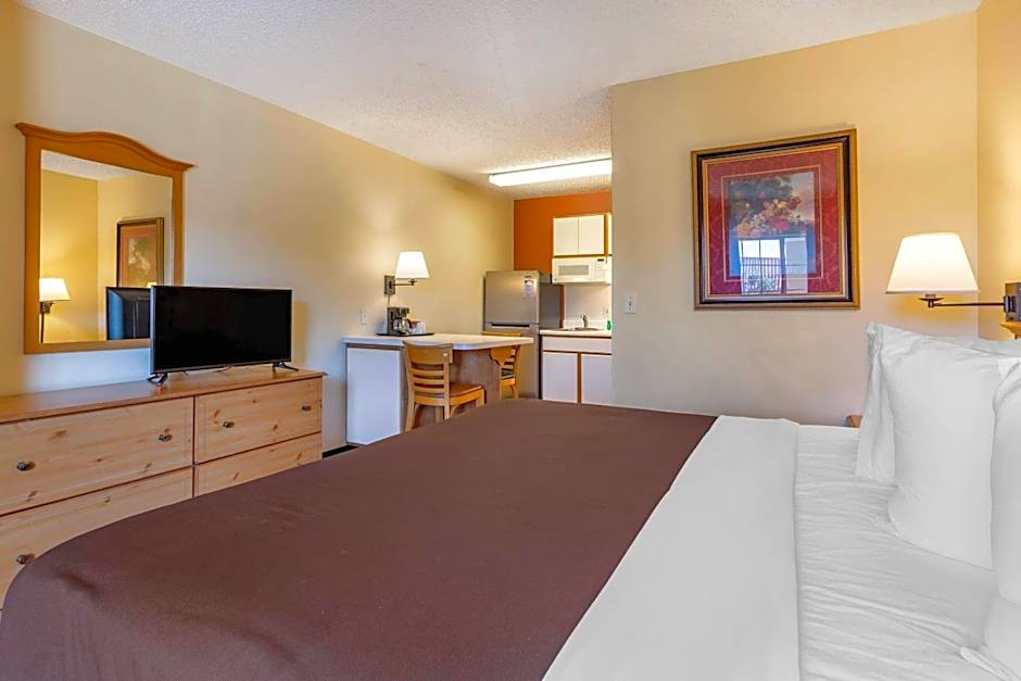 Suburban Studios Albuquerque Uptown