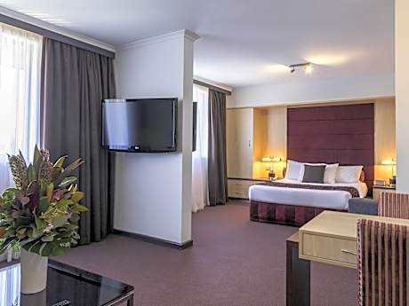 Deluxe King Suite