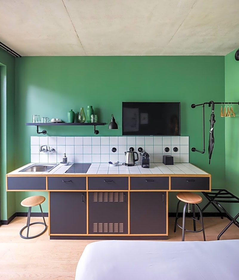 Deskopolitan House