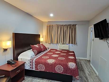 1 King Suite with Jetted Tub Non-Smoking