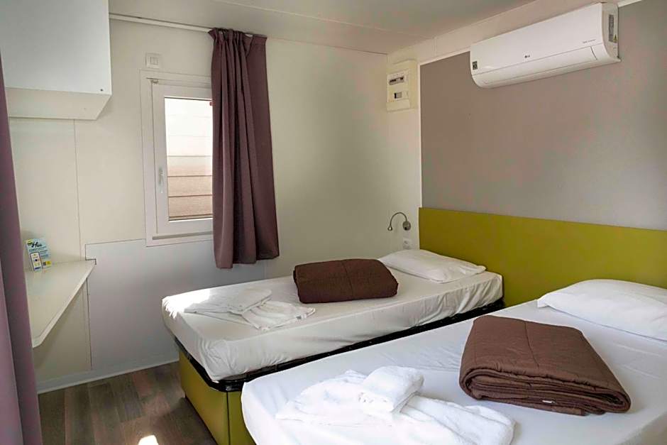 hu Venezia Camping in Town