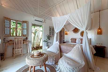 Junior Suite with Pool View