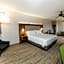 Holiday Inn Express Hotel & Suites Clinton By IHG