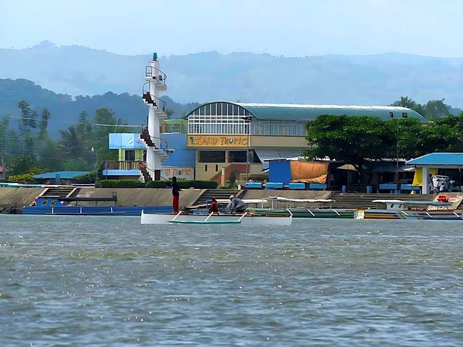 Island Tropic Hotel and Restaurant