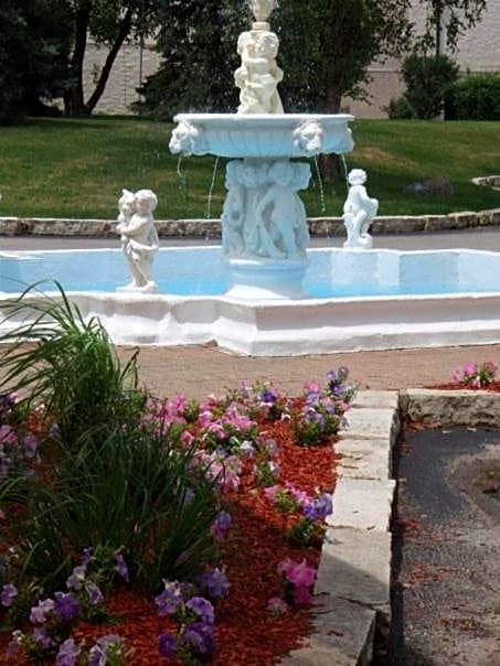 The Chateau Bloomington Hotel and Conference Center