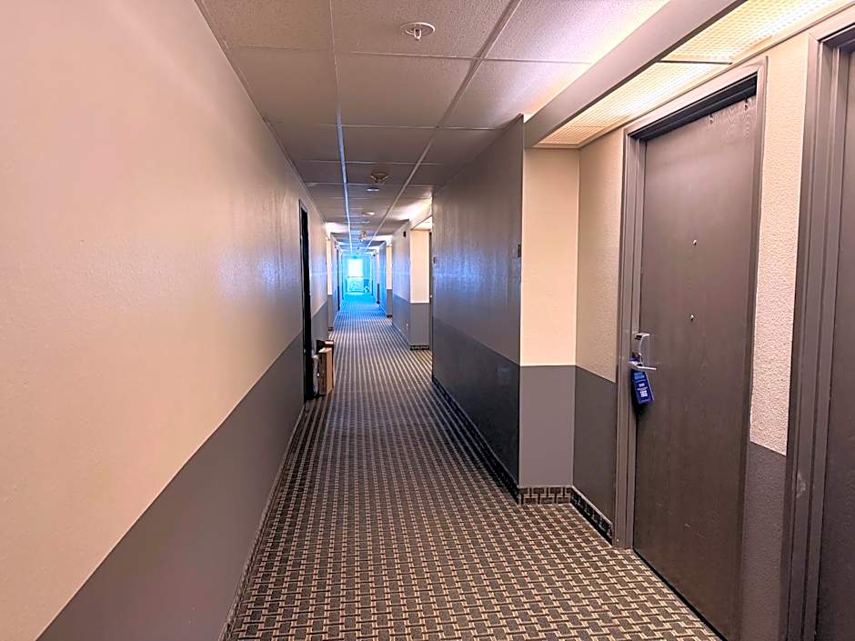 Super 8 by Wyndham Windsor