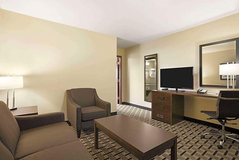 Ramada by Wyndham Edson