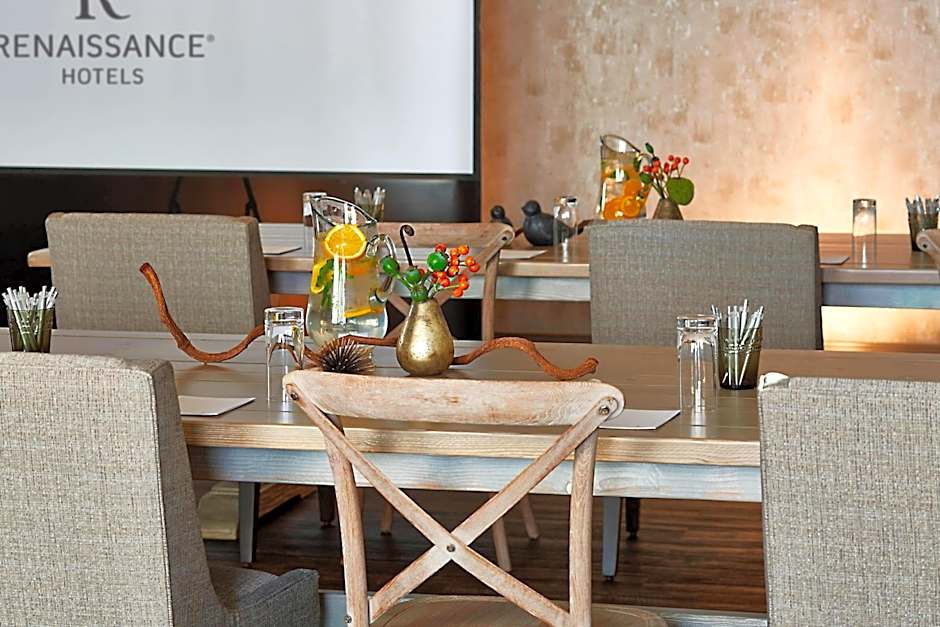 The Del Monte Lodge Renaissance by Marriott Rochester Hotel & Spa