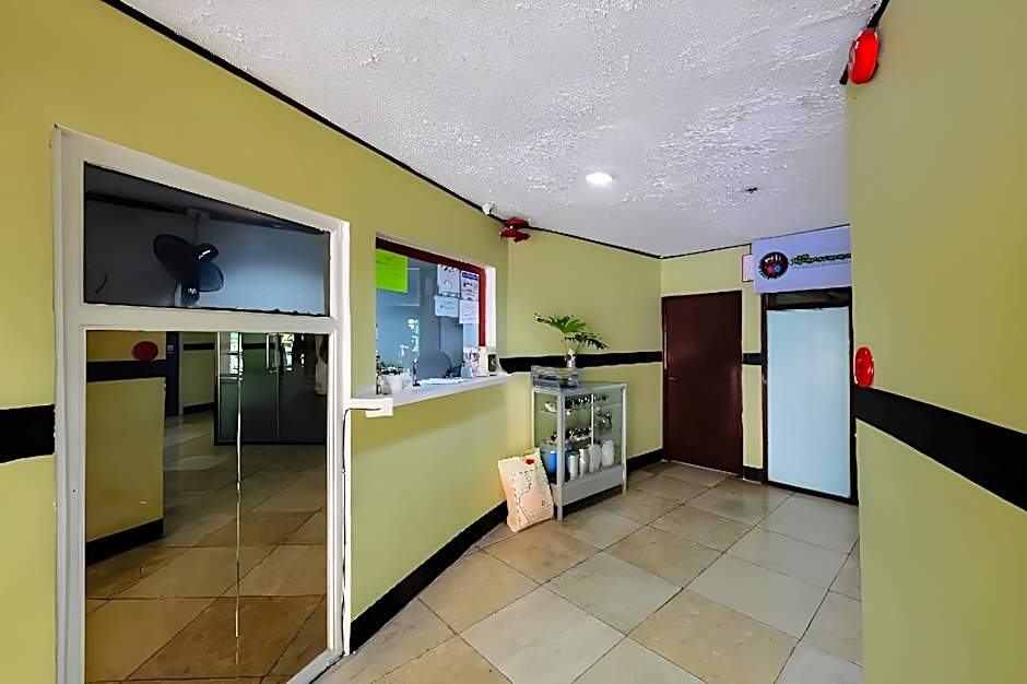 OYO 809 Crowne One Condo