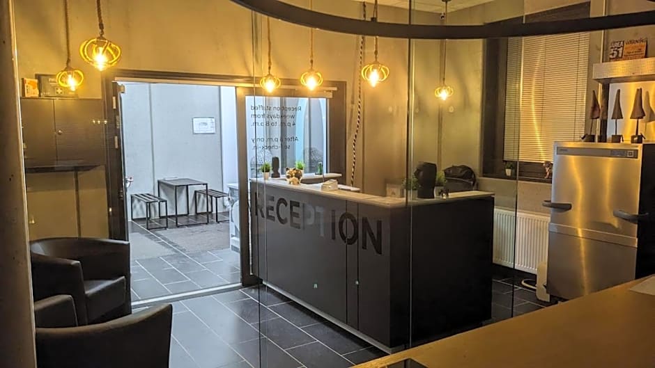 BUSINESS-MOTEL free WiFi & massage, air-con, XXL-Parking