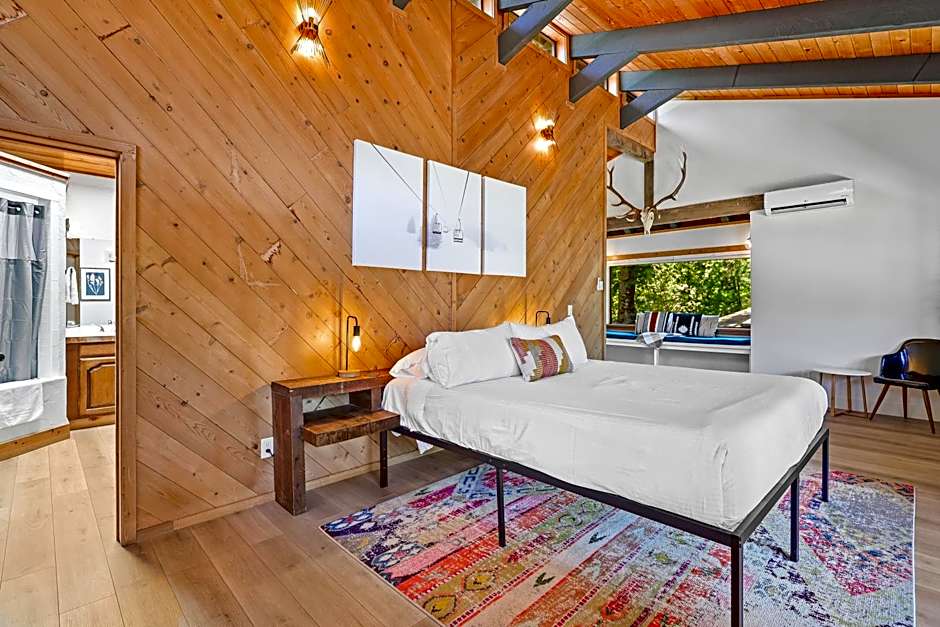 Basecamp Lodge