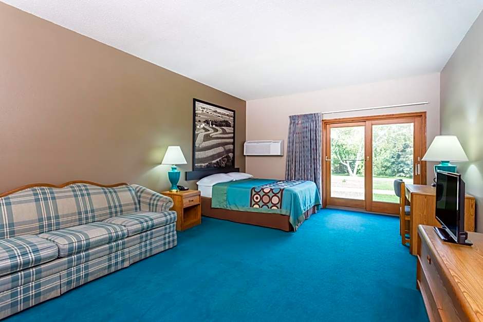 Super 8 by Wyndham Platteville