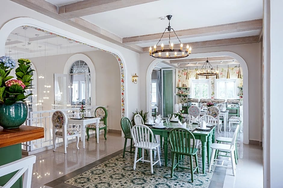 Dalat De Charme Village