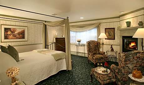 Queen Room with Fireplace