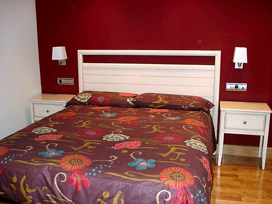 Photo 1 of 9 of 1 Double Bed or 2 Beds