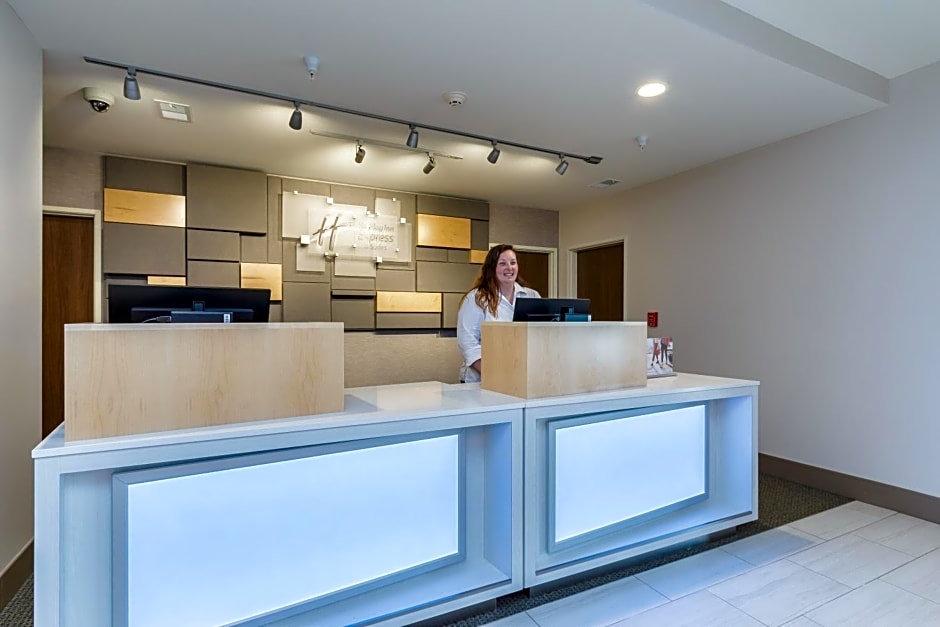 Holiday Inn Express and Suites- South Bend Casino By IHG