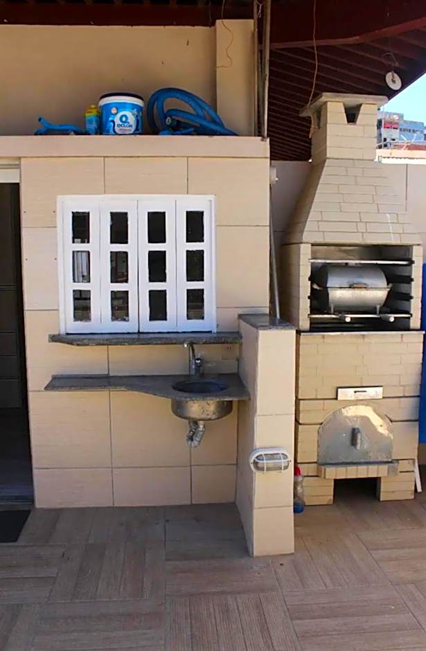 Em Ondina, atravessou praia! Subiu escada piscina!