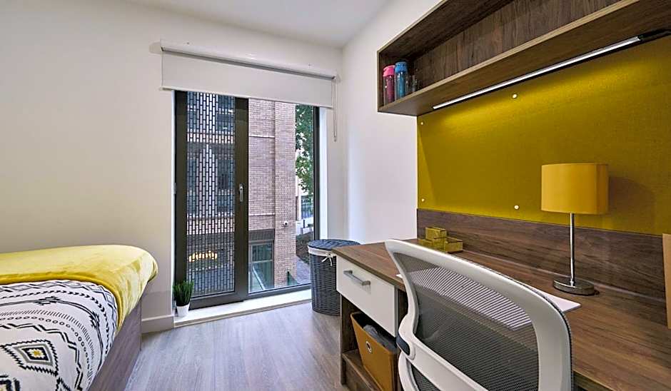 For Students Only The Oaks in Coventry