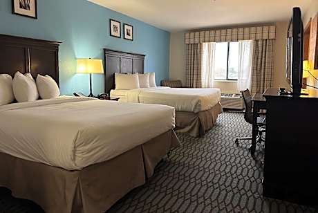 One-Bedroom Family Suite with Three Queen Beds - Non-Smoking