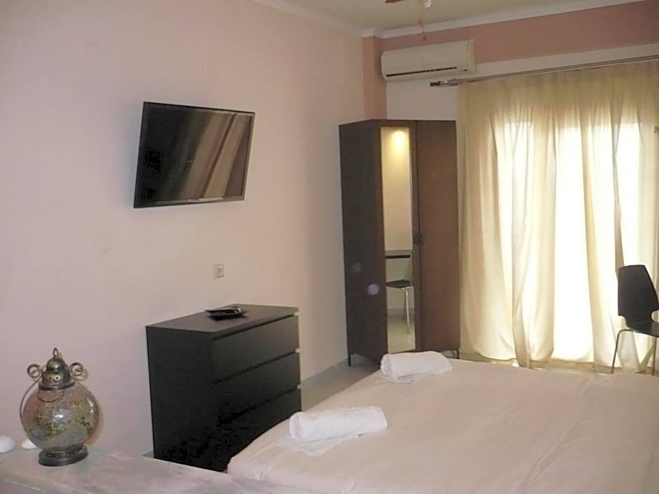 Alexandros Hotel