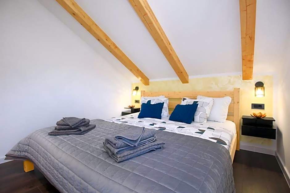 Villa Dalmatian Child with swimming pool, close to the beach