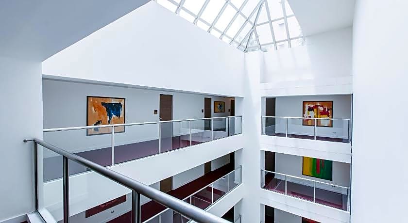 Oakwood Residence Sukhumvit 24 Hotel