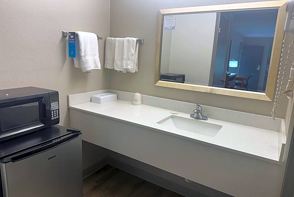 Days Inn by Wyndham Lake City I-10