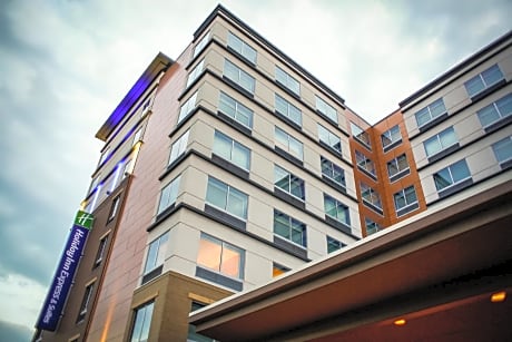Holiday Inn Express & Suites Downtown Louisville, an IHG Hotel