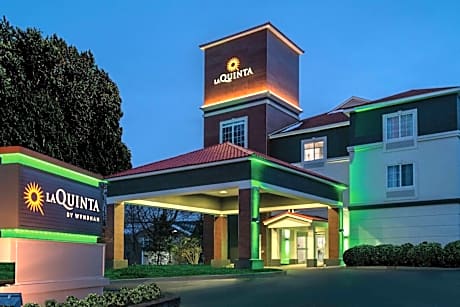 La Quinta Inn & Suites by Wyndham Albany Airport