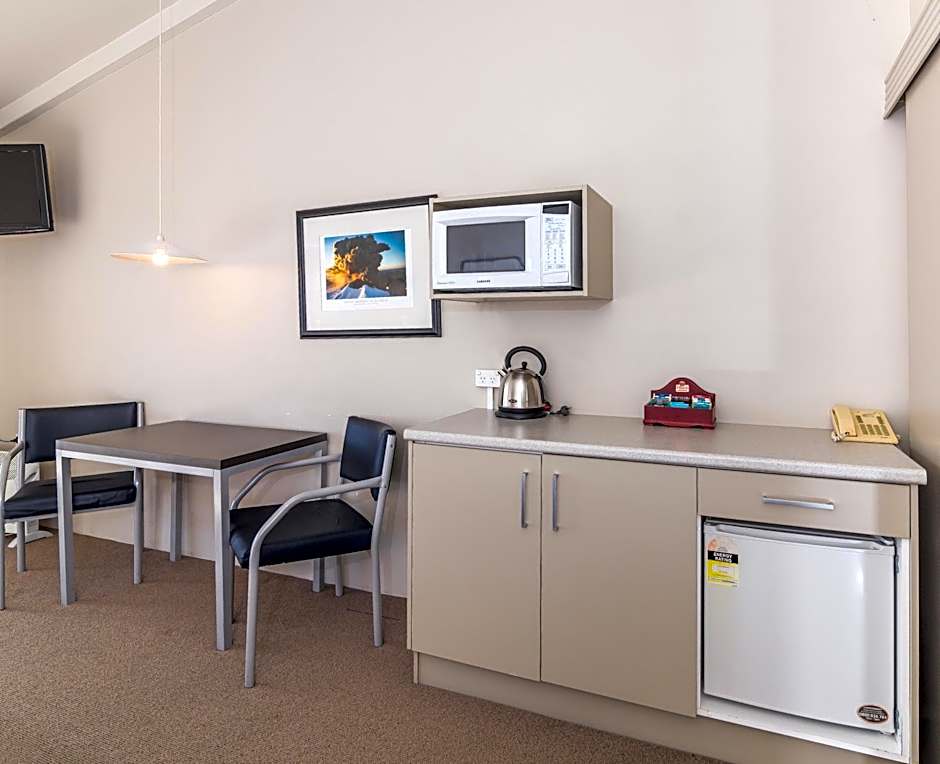 Twin Peaks Lakeside Inn