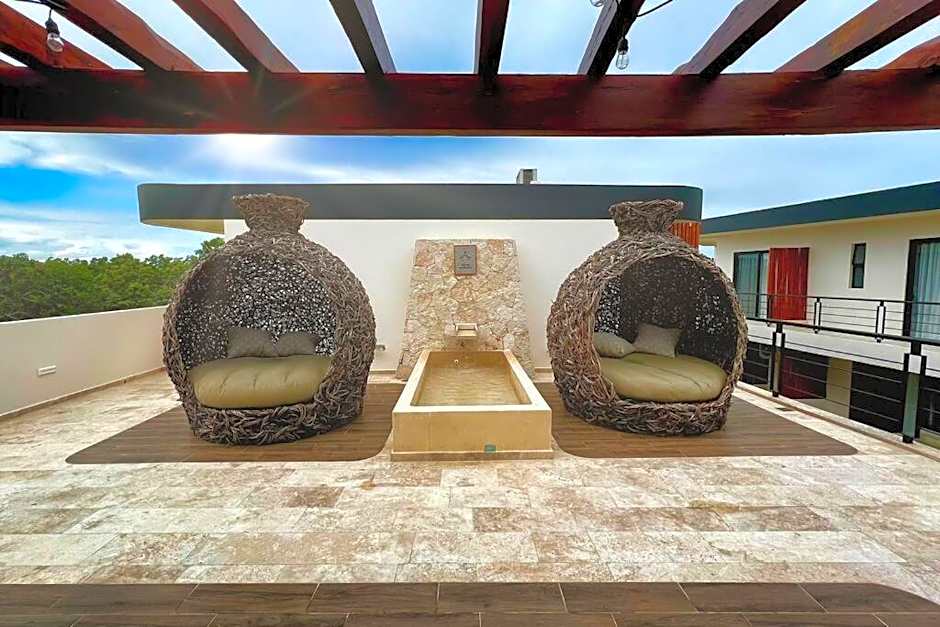 Spacious Penthouse with pool