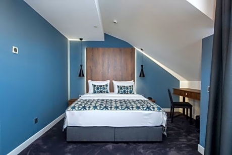 ATTIC DOUBLE OR TWIN ROOM WITH BALCONY