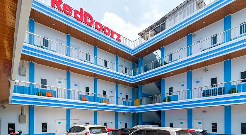 RedDoorz Plus near Palembang Icon Mall 2