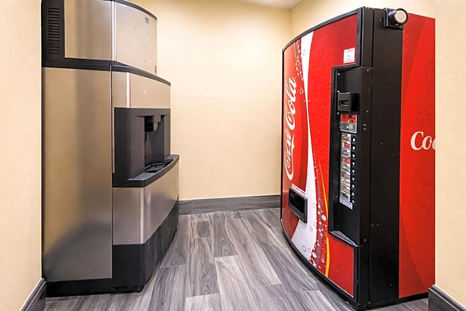 Super 8 by Wyndham Pasadena